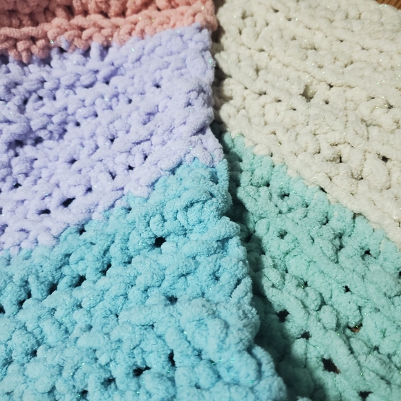 THE HAPPY RAINBOW SPARKLEE BLANKIE - Picture 3 of 3